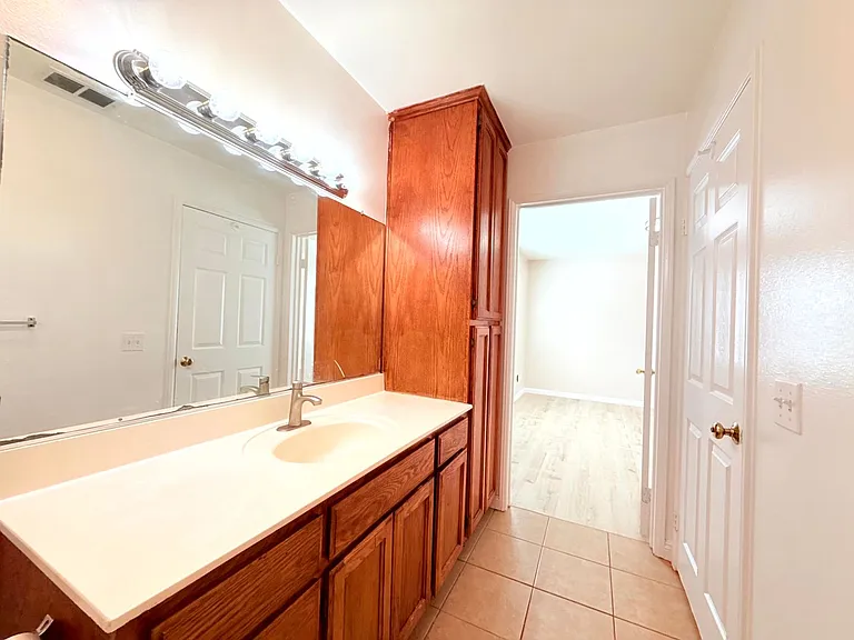 762 W. 21st St. — Photo 17