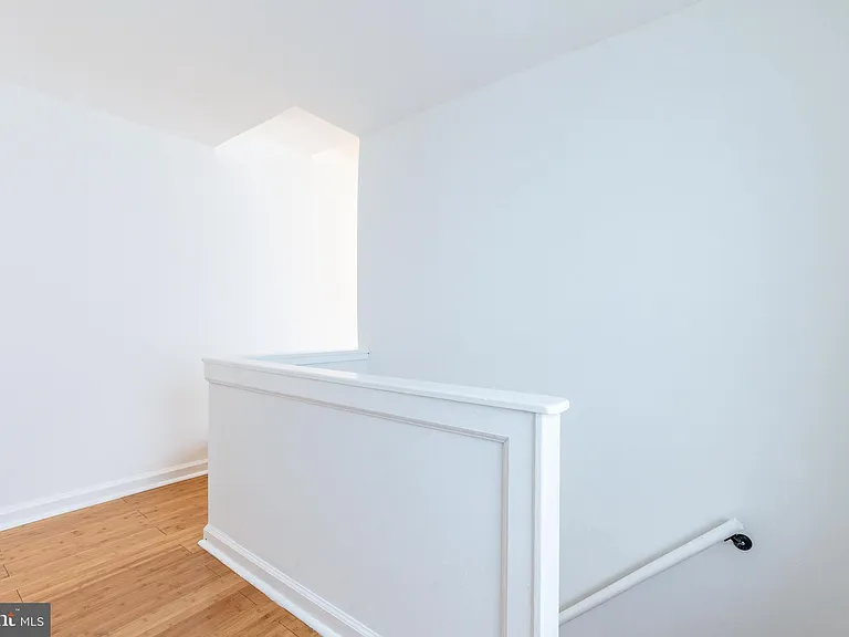 2726 Edgemont St — Photo 16