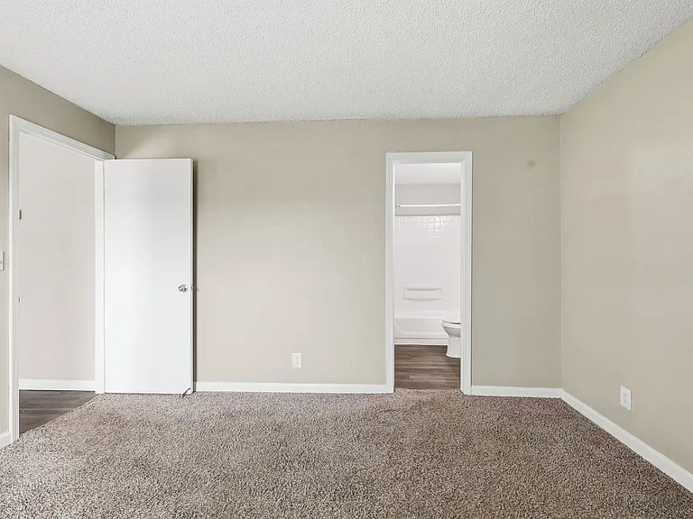 Woodland HIlls Apartments — Photo 29