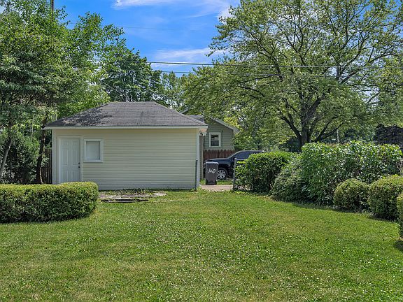 3rd image of 1025 Woodlawn Ave