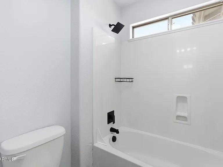11402 W Alvarado Rd — Photo 36