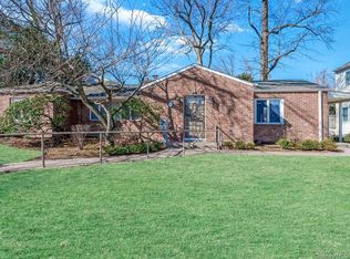 27 Rose Ave, Great Neck, NY 11021