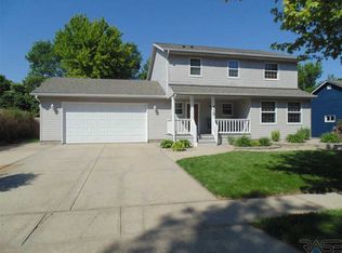 413 N Oak Ridge Rd, Brandon, SD 57005