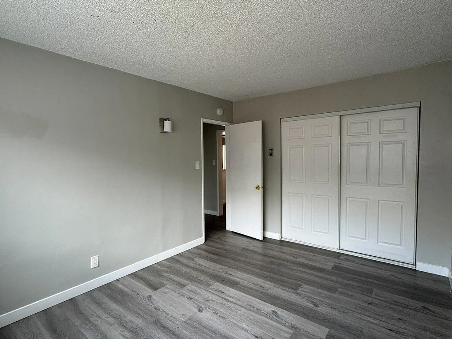 1864 Locust Ave. — Photo 3