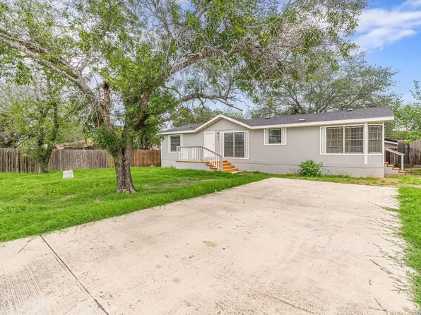 938 Patricia Ann Dr, Poteet, TX 78065