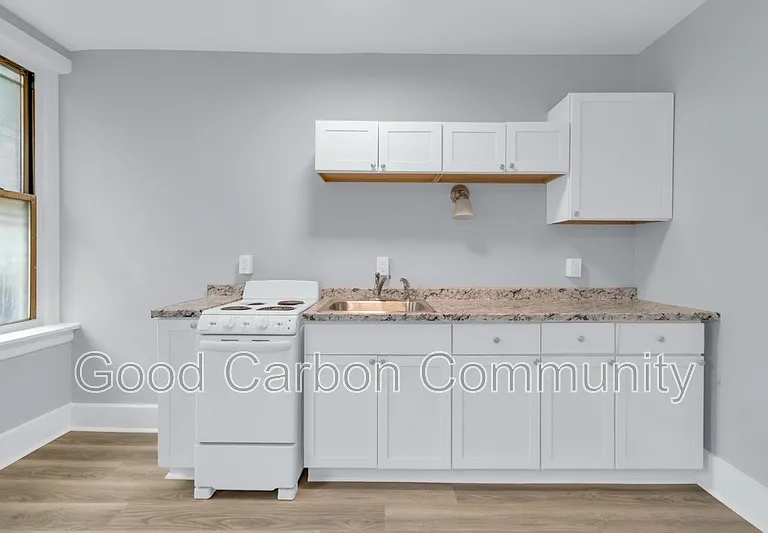 131 Allen St #5 — Photo 4