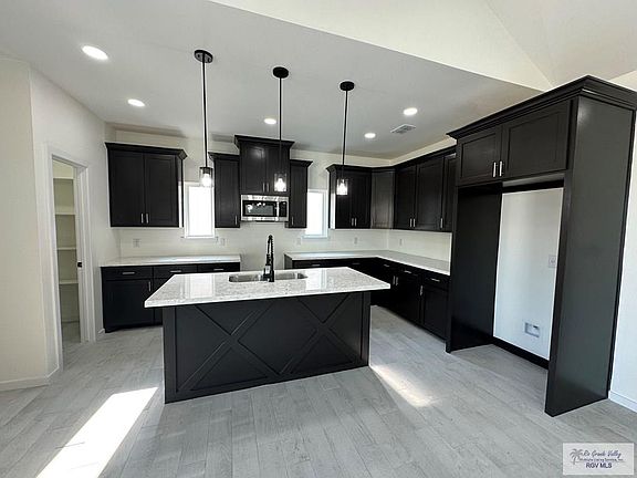4th image of 3401 Penelope Dr