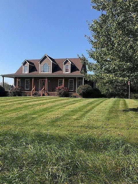 1st image of 160 Stacy Dr