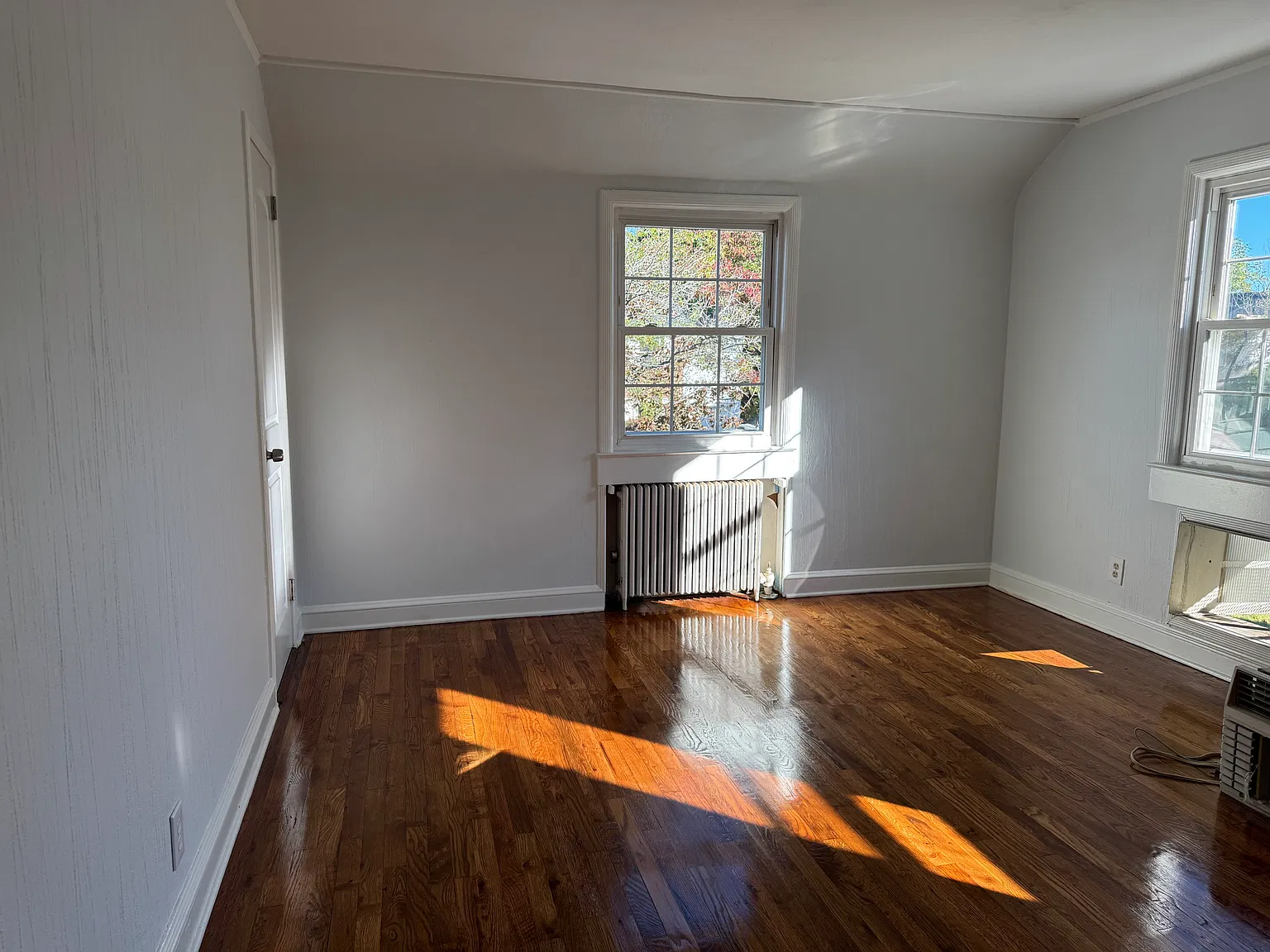 Park Cir, Great Neck — Photo 3