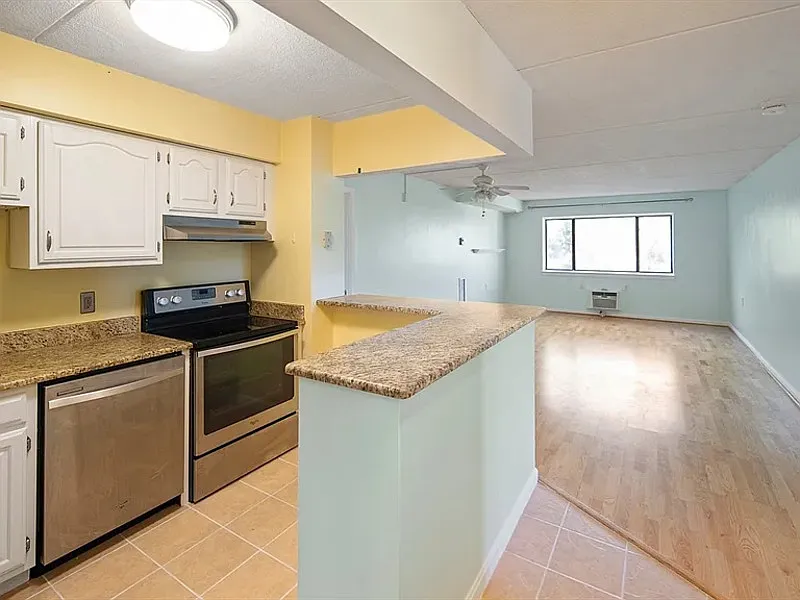 2 bed, 2.0 bath, 1055 sqft, $1,990 — Photo 4