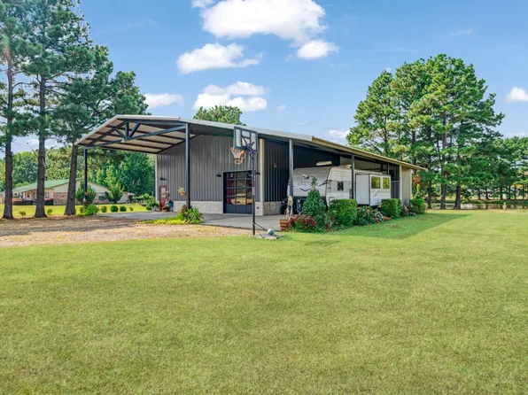 206 Laramie Lake Dr, Powderly, TX 75473