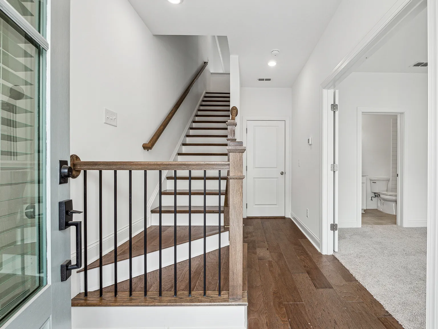 528 Healy Dr — Photo 2
