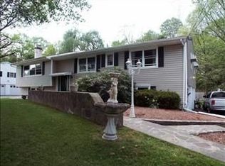 11 Bird Ln, Poughkeepsie, NY 12603