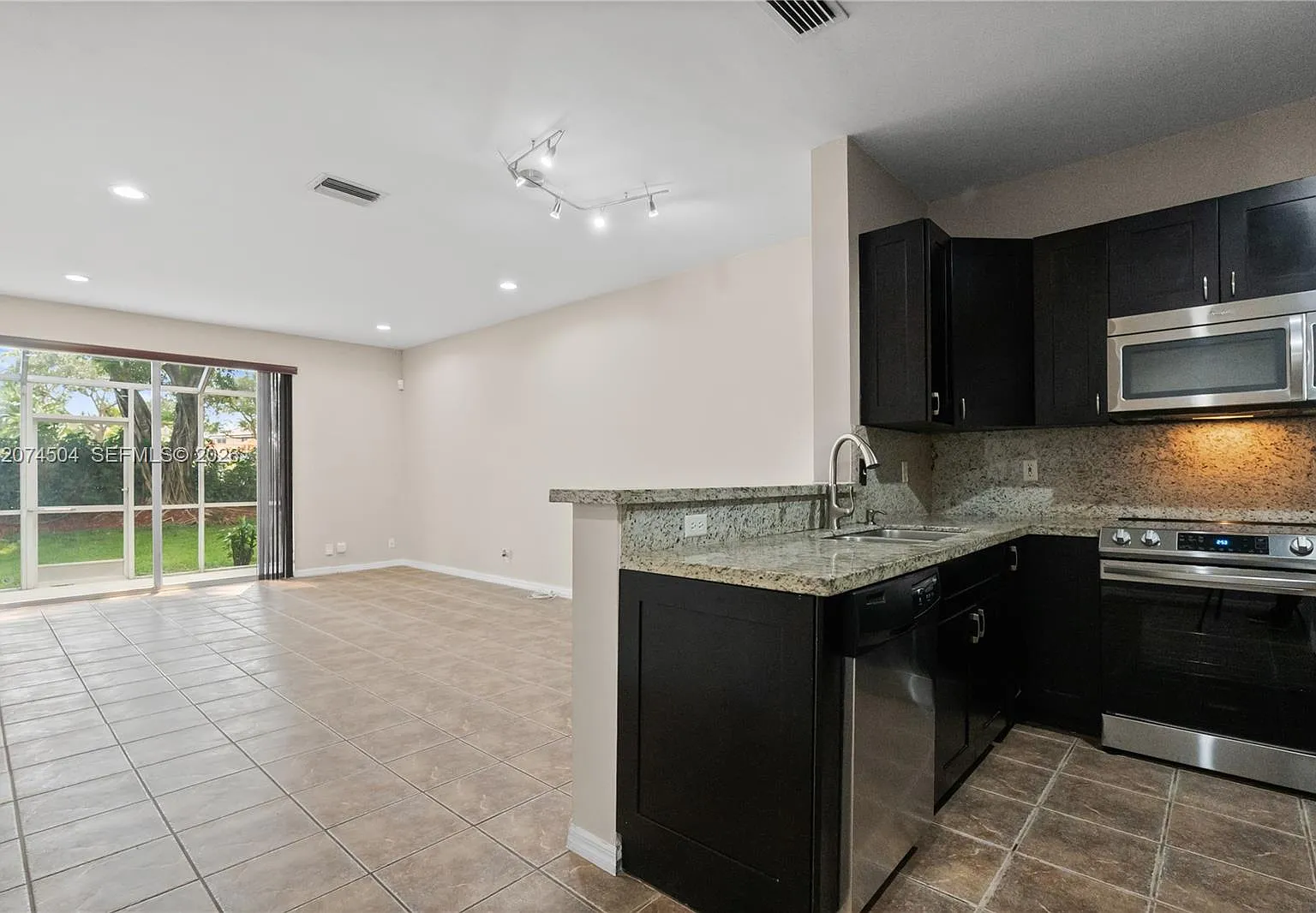 Sectors 3 & 4 Boundary Pl — Photo 3
