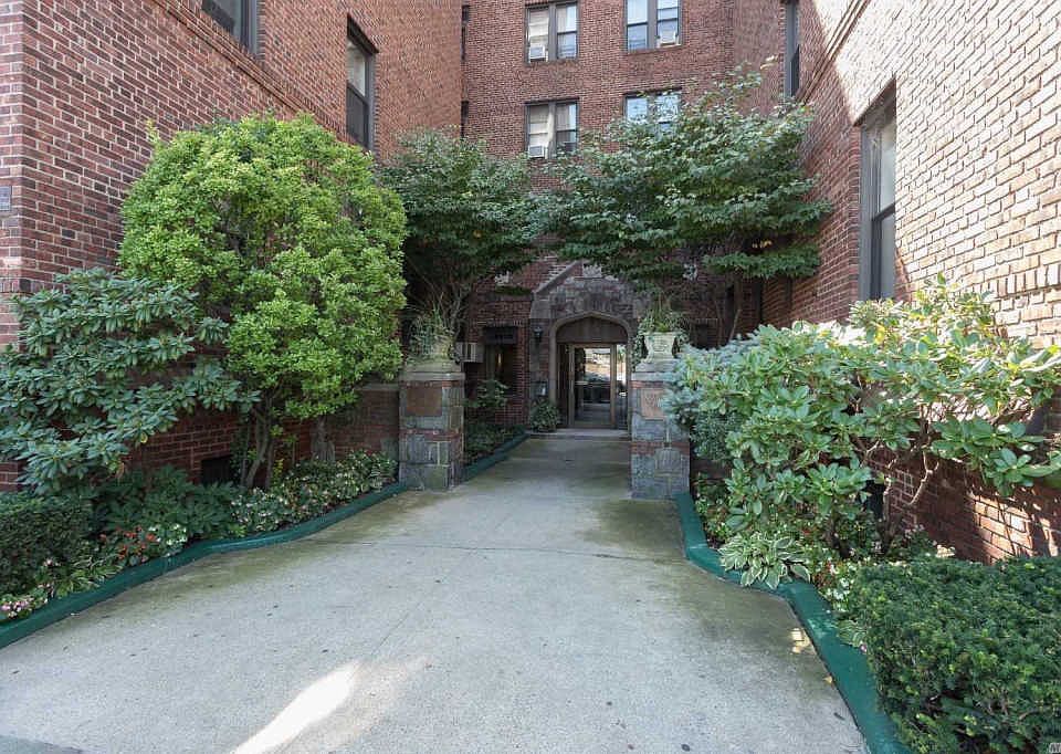 1st image of 16710 Crocheron Ave APT 3M