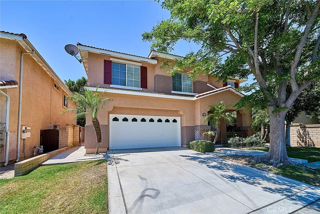 5 bed, 2830 sqft, $3,950 — Photo 2