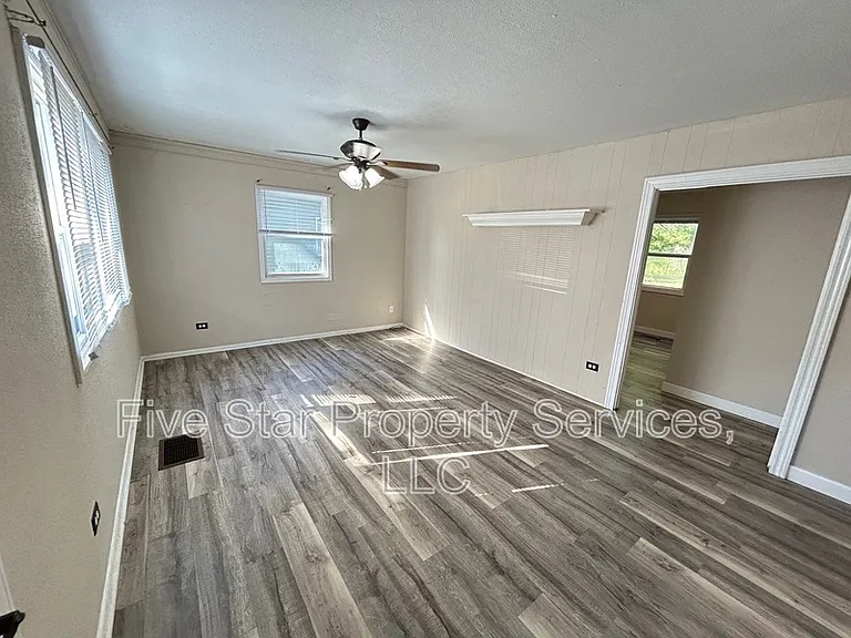 12 Douglas Ct — Photo 2