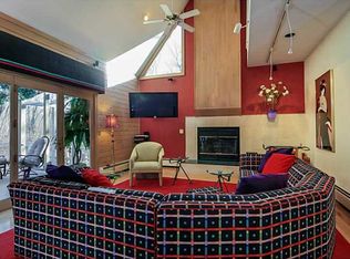 11 Gilbert Stuart Dr, Warwick, RI 02818