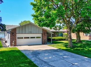 820 28th St, Peru, IL 61354