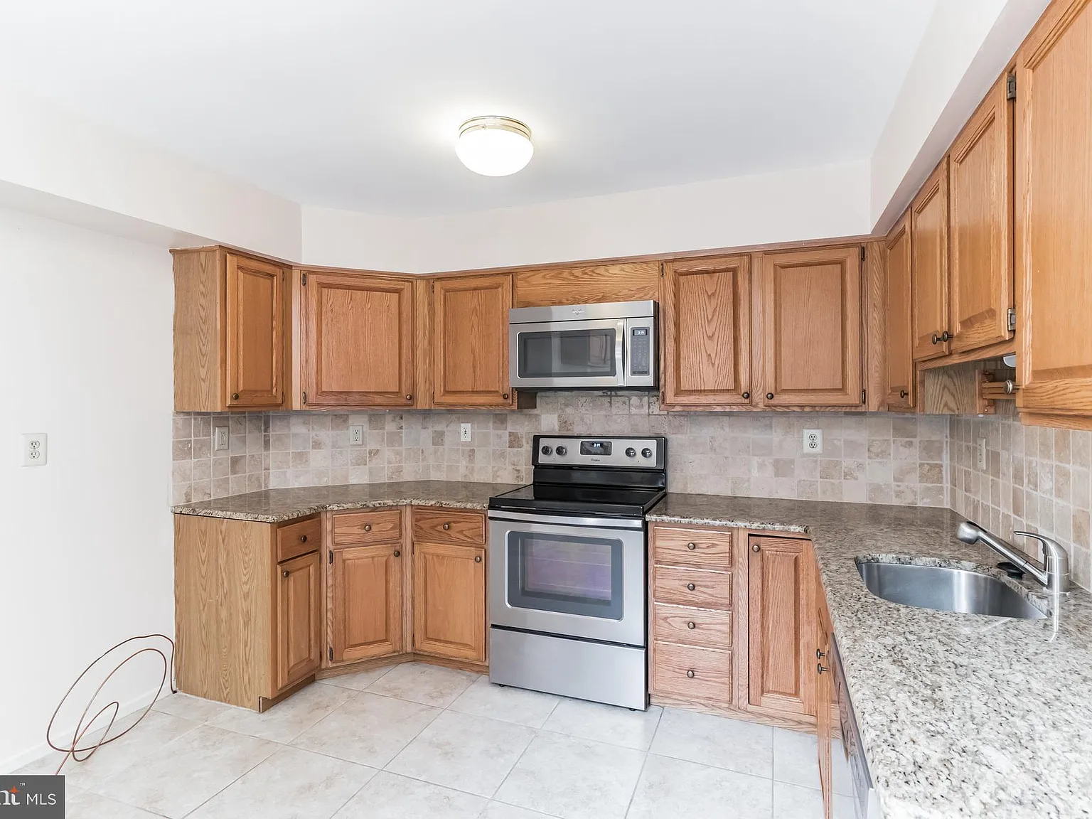 3 bed, 2.5 bath, 1983 sqft, $3,400 — Photo 4