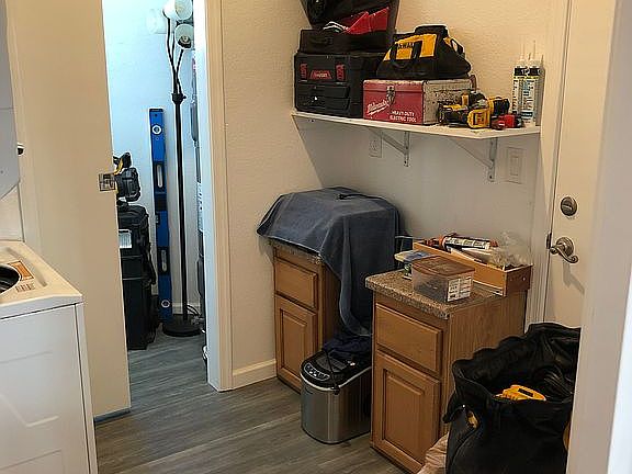 Laundry room, 1/2 bath