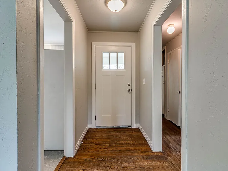1414 Oxford Way — Photo 5