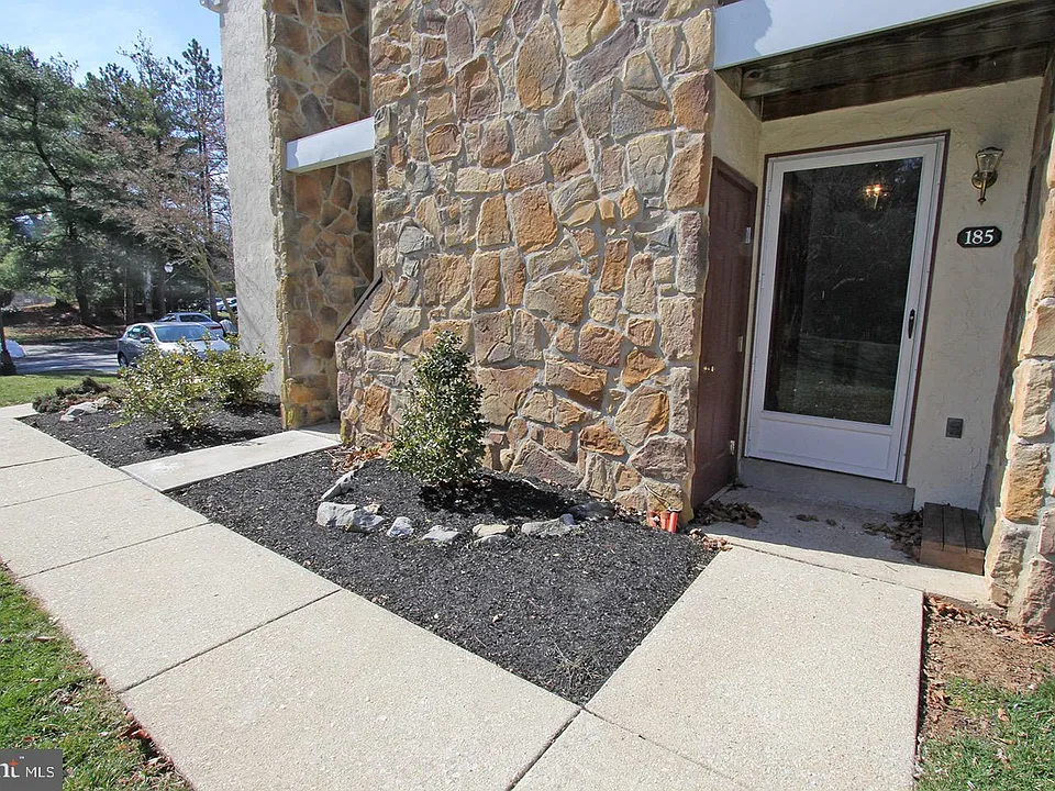 185 Valley Stream Cir