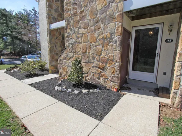 185 Valley Stream Cir, Wayne, PA 19087