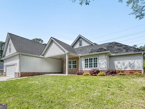 2nd image of 740 Poplar Springs Rd