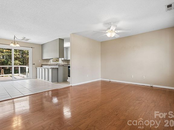 4th image of 125 Equestrian Dr