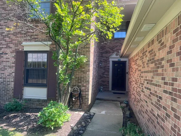 29823 Indian Trl, Farmington Hills, MI 48331