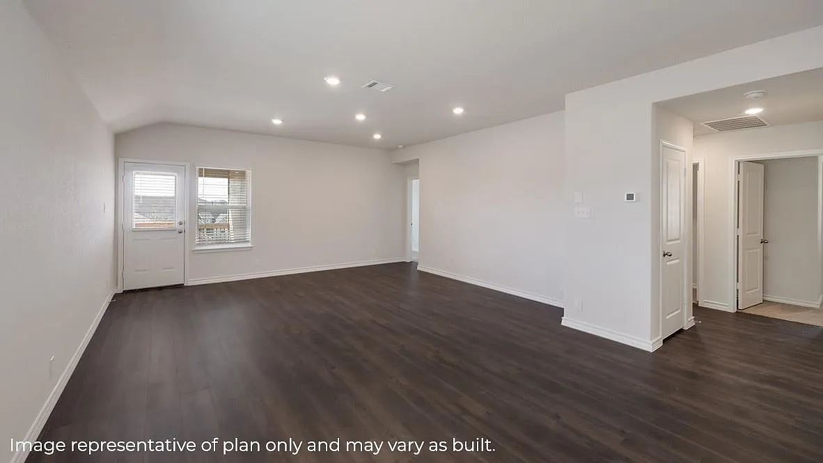 4 bed, 2.0 bath, 1717 sqft, $2,350 — Photo 3