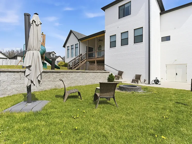 703 S Hickory Dr — Photo 51