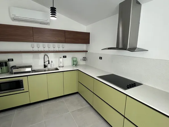 48 E Comunidad Mameyal, Dorado, PR 00646