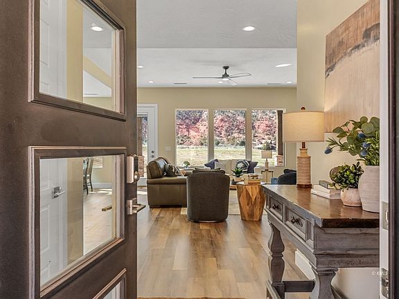 4th image of 596 E Rainmaker Rd