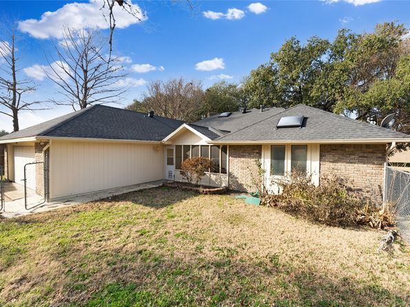 203 S Lakeshore Dr, Rockwall, TX 75087