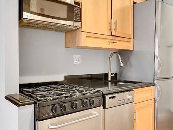 4th image of 40 Avenue B APT 3W