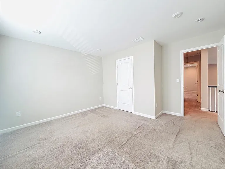 607 Michigan Cir — Photo 18