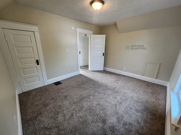 1420 N Cedar St — Photo 15
