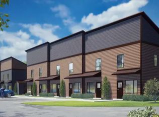 775 King St W #303, Gananoque, ON K7G2H3