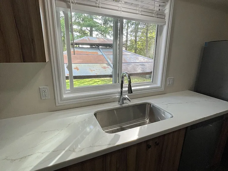 37 E Rutherford Dr #MAIN FLOOR — Photo 10