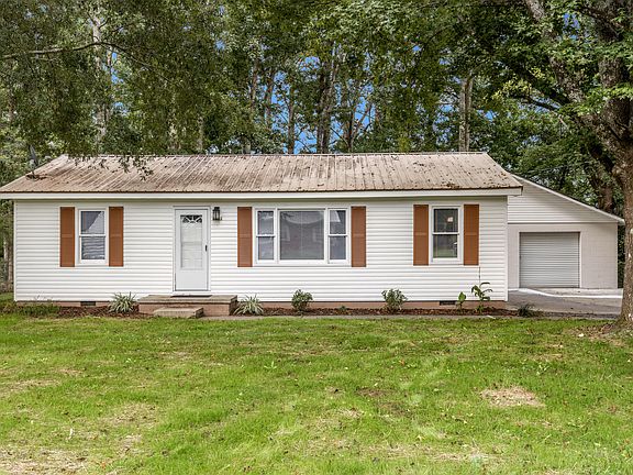 3rd image of 3223 Bates Dr