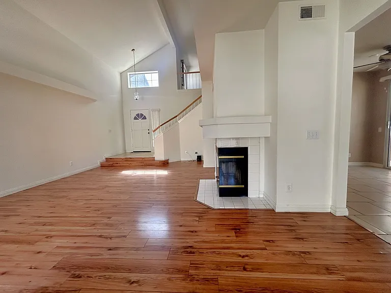 864 Bramble Ln — Photo 5