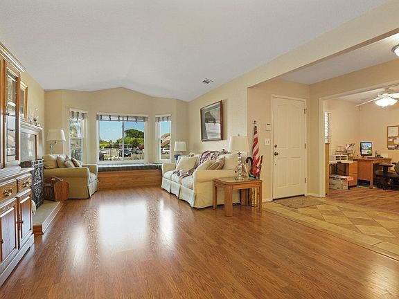 5th image of 1989 Amberwood Ct