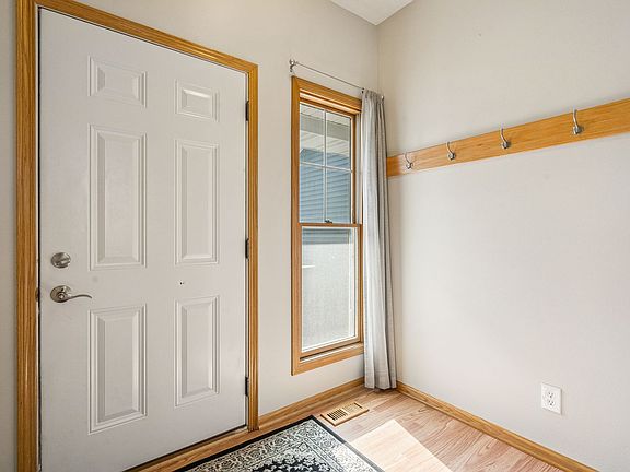 2nd image of 513 E 4th St
