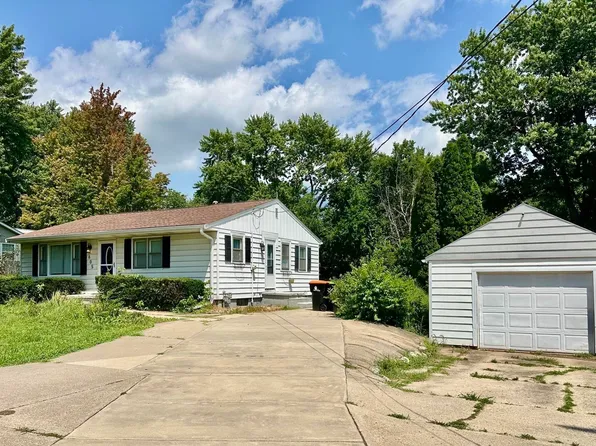 605 Woodland Trl, Washington, IL 61571
