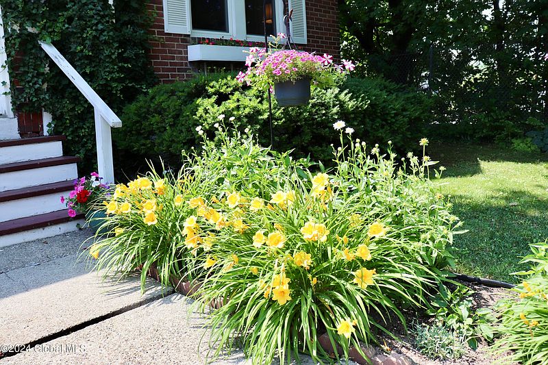 4th image of 34 Magnolia Terrace