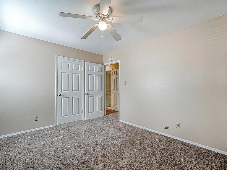 4906 Gladeview Dr — Photo 10