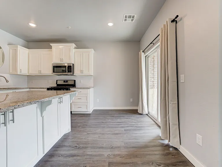 207 W Apache St — Photo 7