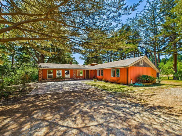 2761 Hillside Dr, Fortuna, CA 95540